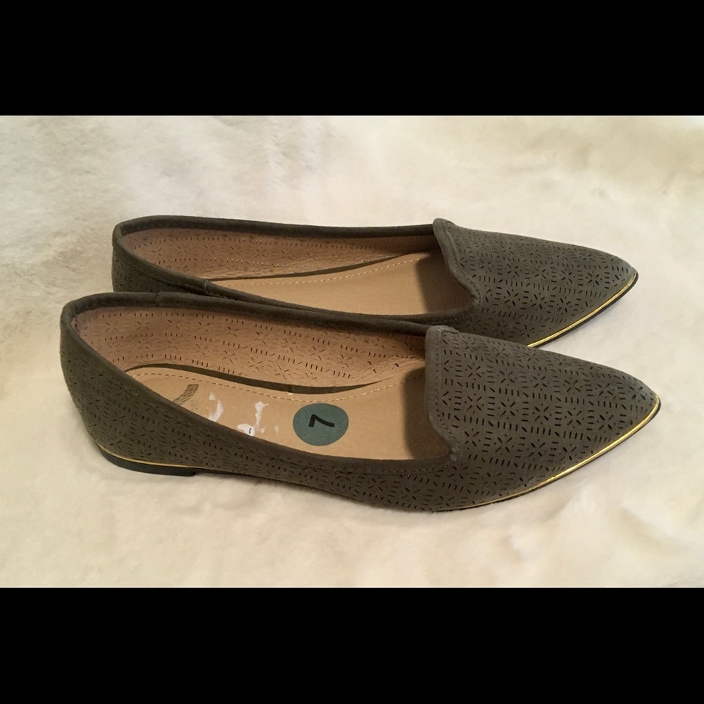 Report Olive Green Flats